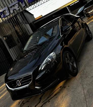 VOLVO V40 2.0 T4 DYNAMIC TURBO GASOLINA 4P AUTOMÁTICO VOLVO V40 2.0 T4 DYNAMIC TURBO GASOLINA 4P AUTOMÁTICO